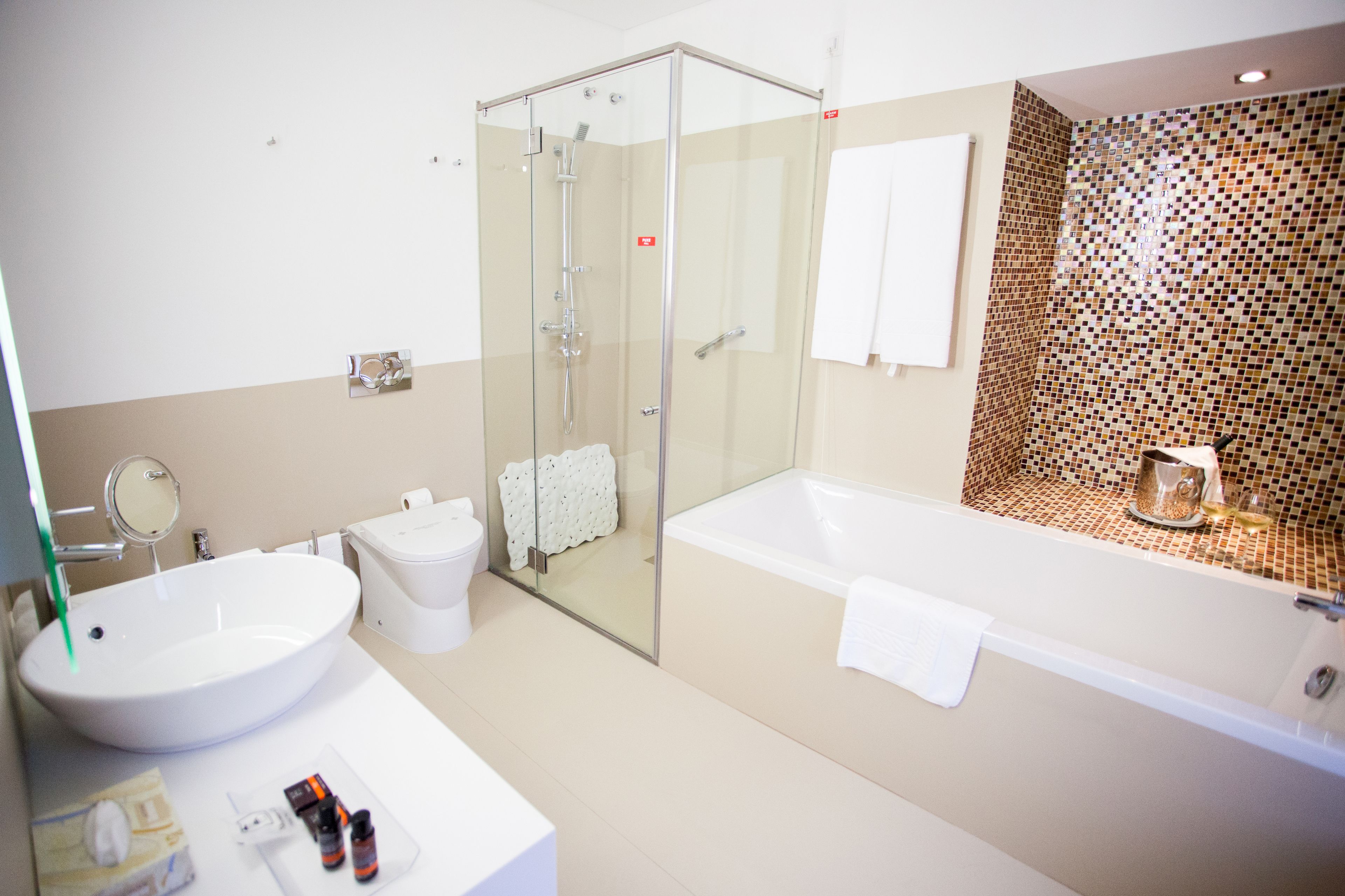 suite | bathroom | free toiletries, hair dryer, towels