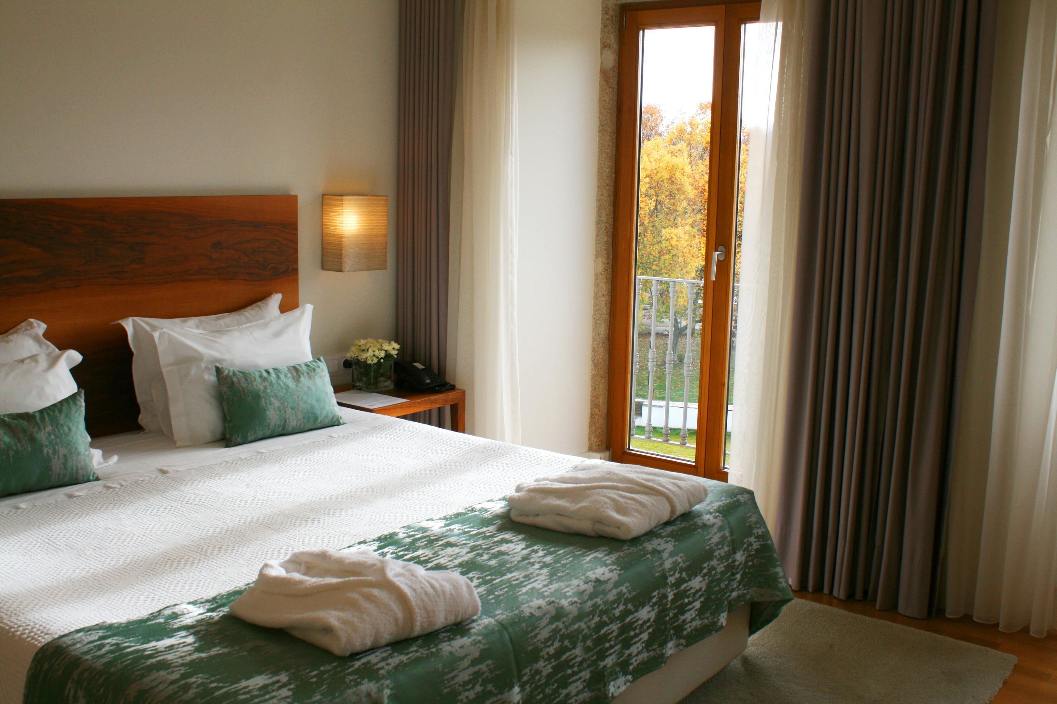 premium double room | premium bedding, in-room safe, individually decorated, desk