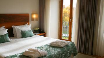 Dobbeltrom – premium | Sengetøy av topp kvalitet, safe på rommet og individuelt dekorert