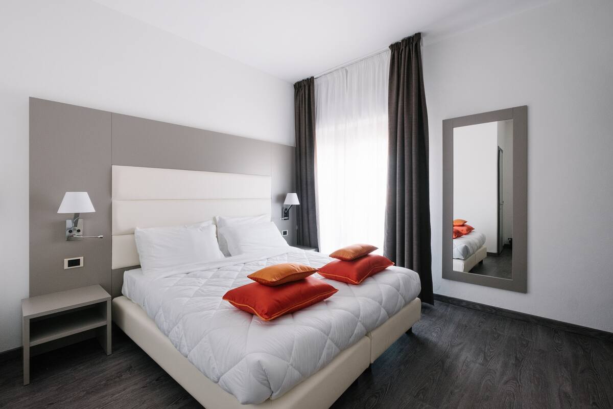 Minibar, in-room safe, desk, blackout curtains