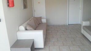 Lobby sitting area - Dimitra Apartments (Hersonissos)