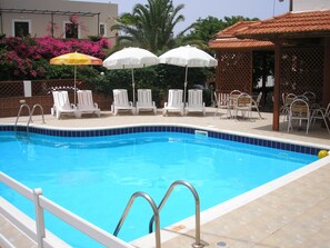 Outdoor pool, open 10:00 AM to 7:00 PM, sun loungers - Dimitra Apartments (Hersonissos)