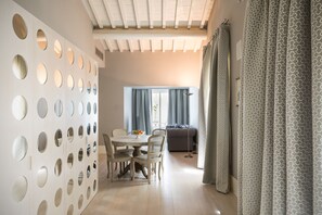 Televisión LED de 49 pulgadas con canales por cable y televisión 