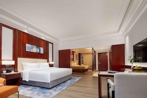 Minibar, in-room safe, iron/ironing board, Internet