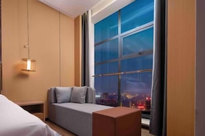 Minibar y caja de seguridad en la habitación 
