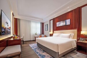 Minibar, in-room safe, iron/ironing board, Internet