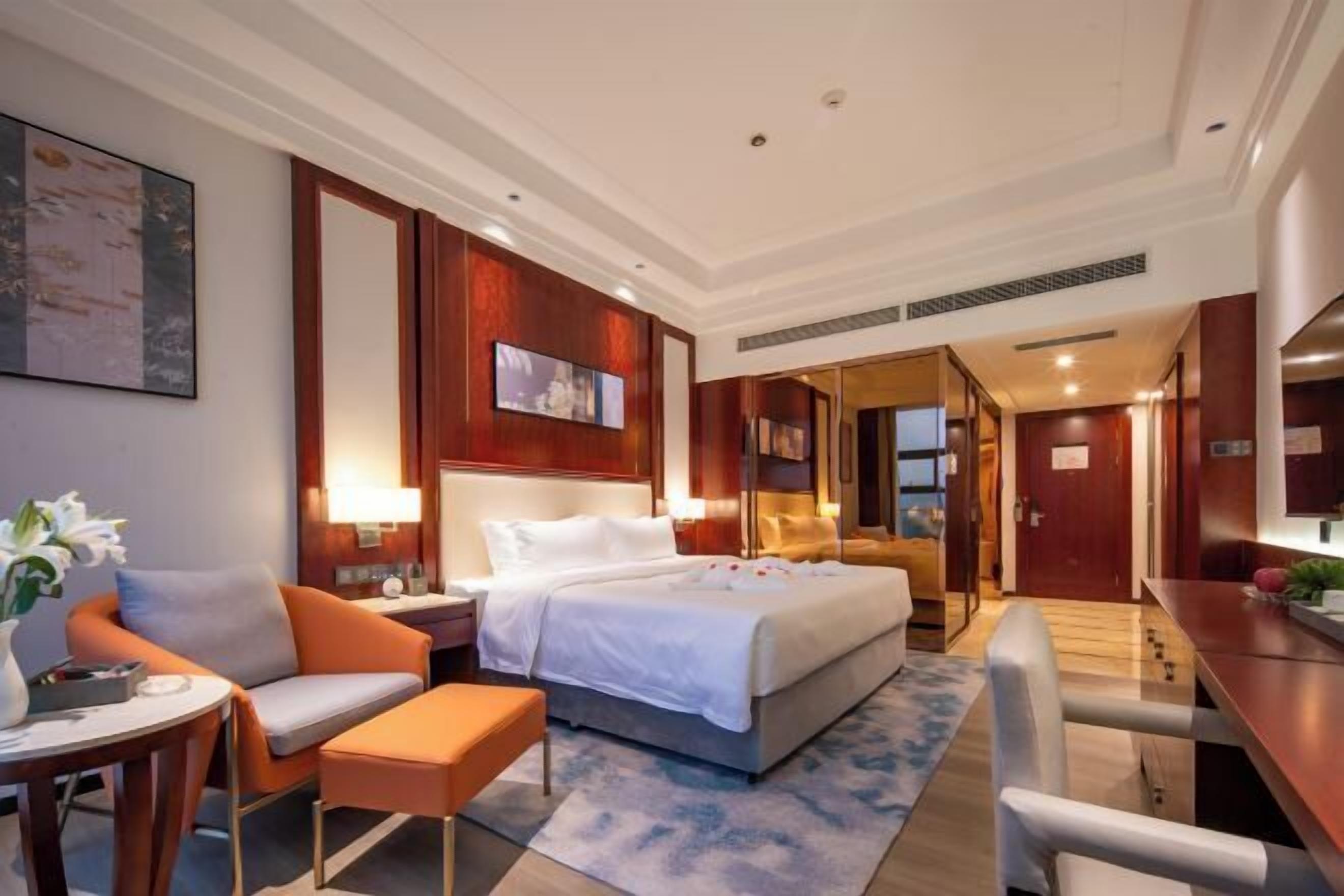 Minibar, coffres-forts dans les chambres, fer et planche à repasser