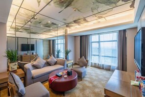 Minibar, in-room safe, iron/ironing board, Internet - Huatian Hotel (Shaoyang)