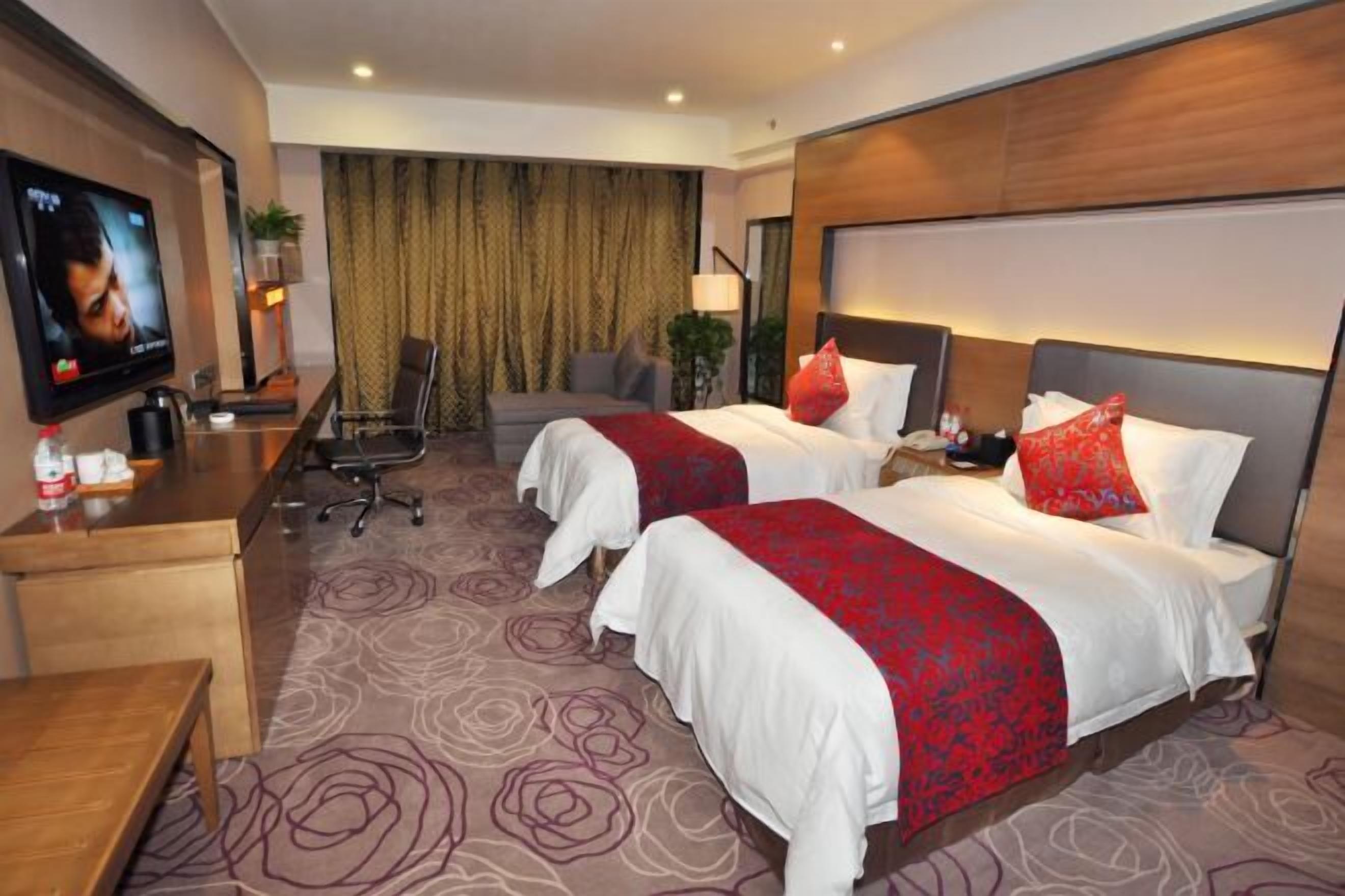 Minibar, in-room safe, iron/ironing board, Internet