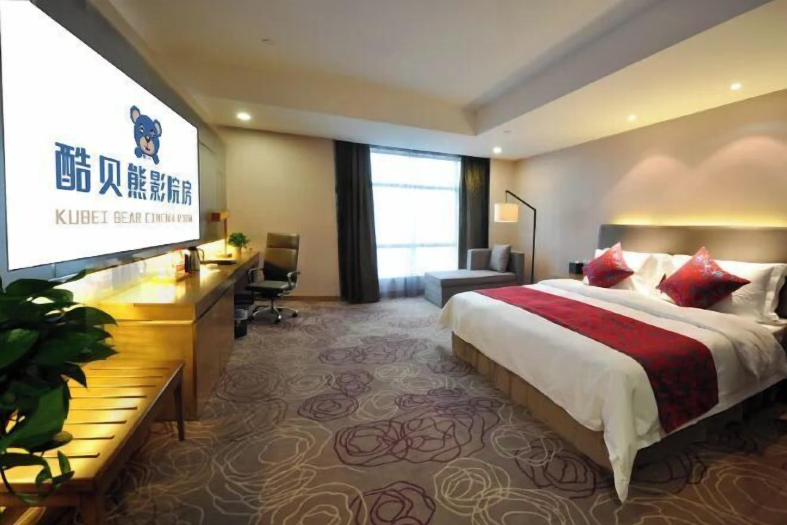 Minibar, safe på rommet, strykejern/-brett og internett