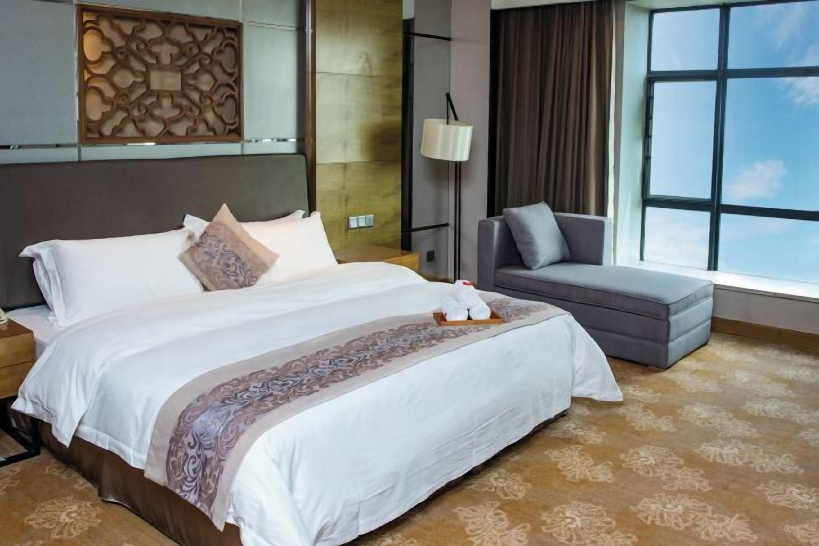 Minibar, két bảo mật tại phòng, bàn ủi/dụng cụ ủi quần áo 