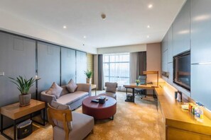 Minibar, in-room safe, iron/ironing board, Internet