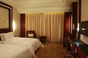 Minibar, in-room safe, iron/ironing board, Internet - Yuji Royal Grand Hotel (Xiaogan)