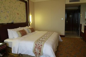 Minibar, két bảo mật tại phòng, bàn ủi/dụng cụ ủi quần áo 