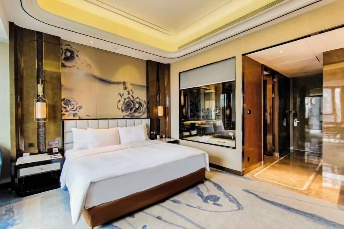 1 bedroom, down duvets, memory-foam beds, minibar