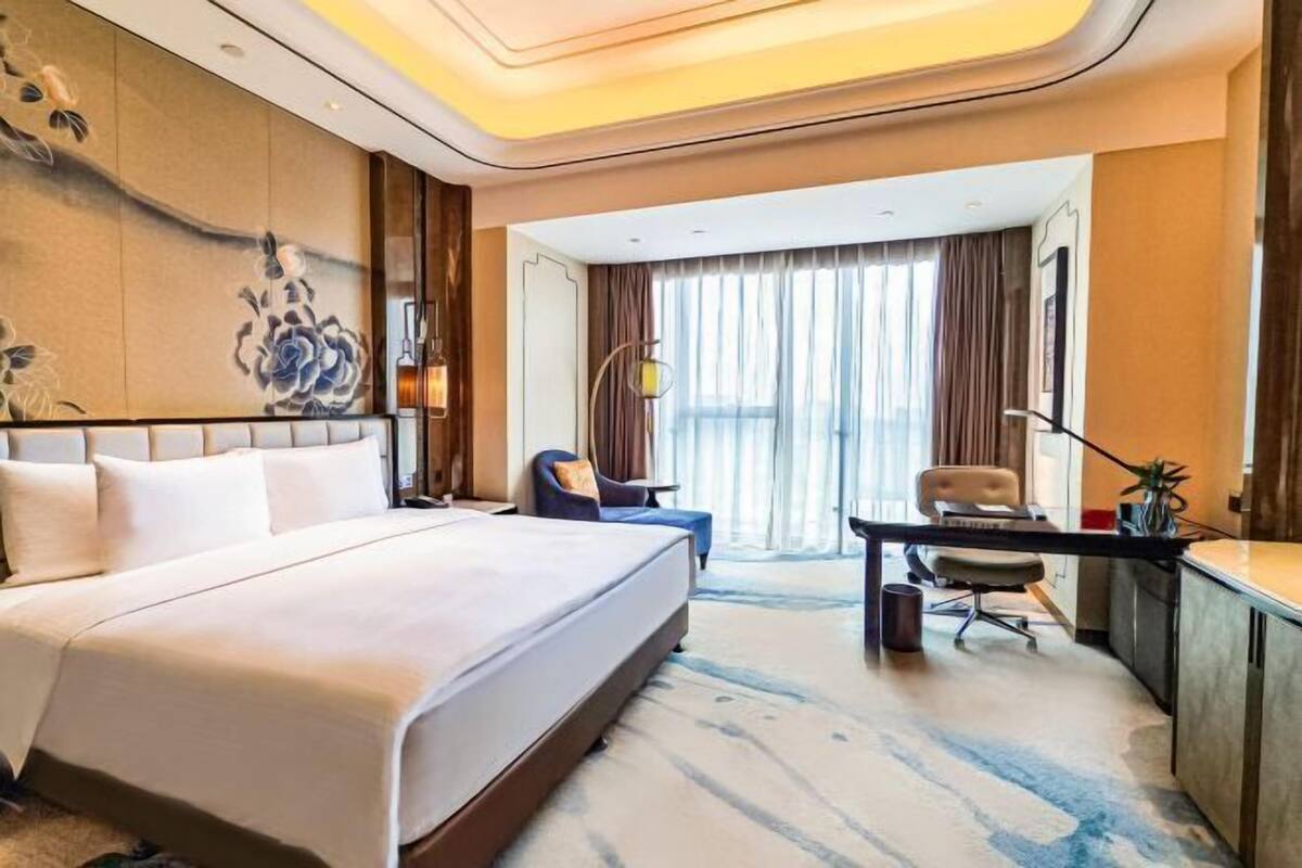 1 bedroom, down duvets, memory-foam beds, minibar