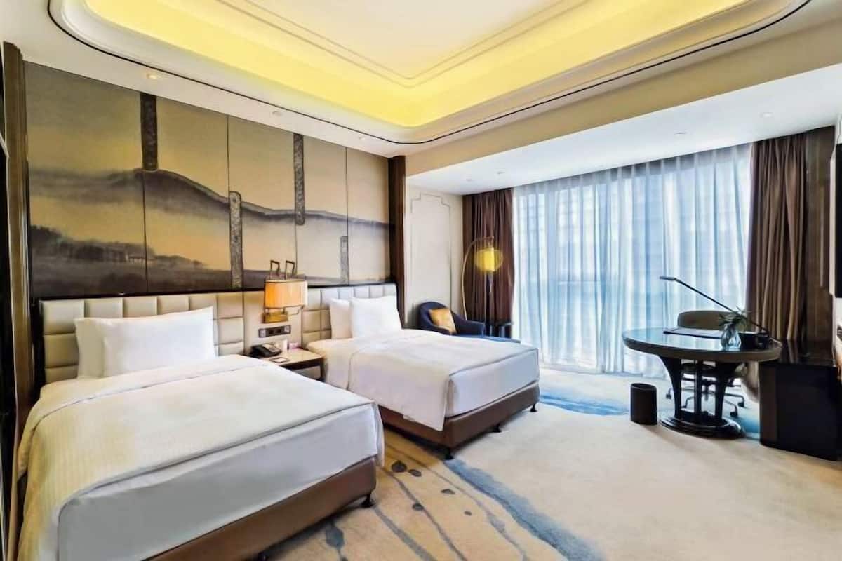 1 bedroom, down duvets, memory-foam beds, minibar