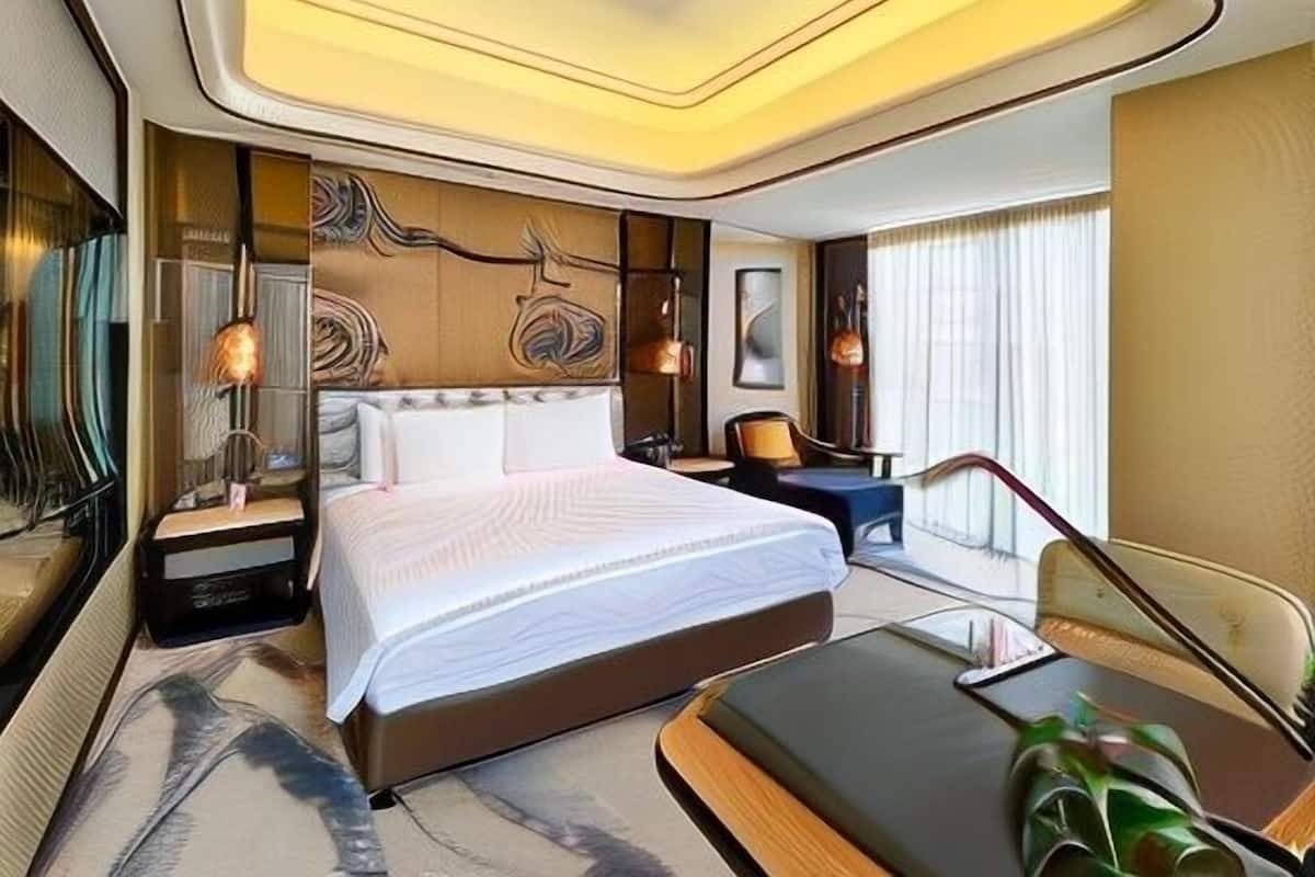 1 bedroom, down duvets, memory-foam beds, minibar