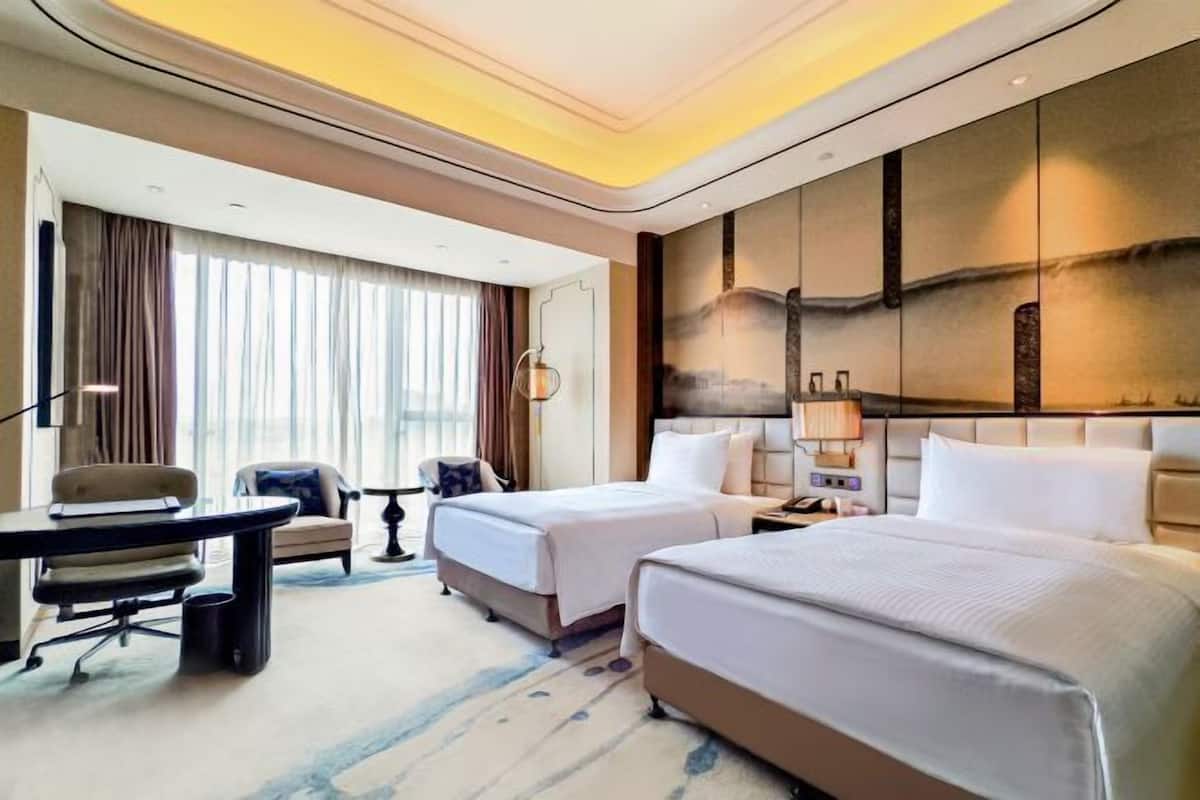 1 bedroom, down duvets, memory-foam beds, minibar