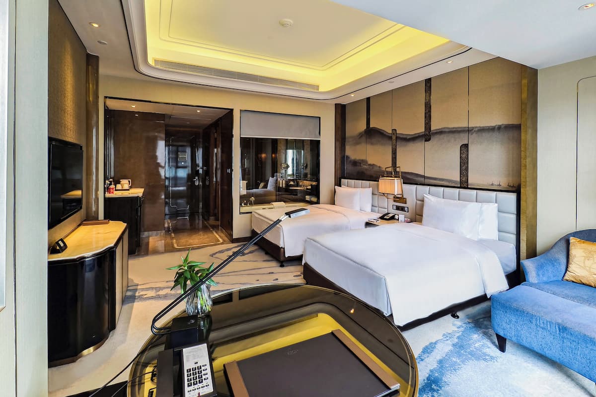 1 bedroom, down duvets, memory-foam beds, minibar
