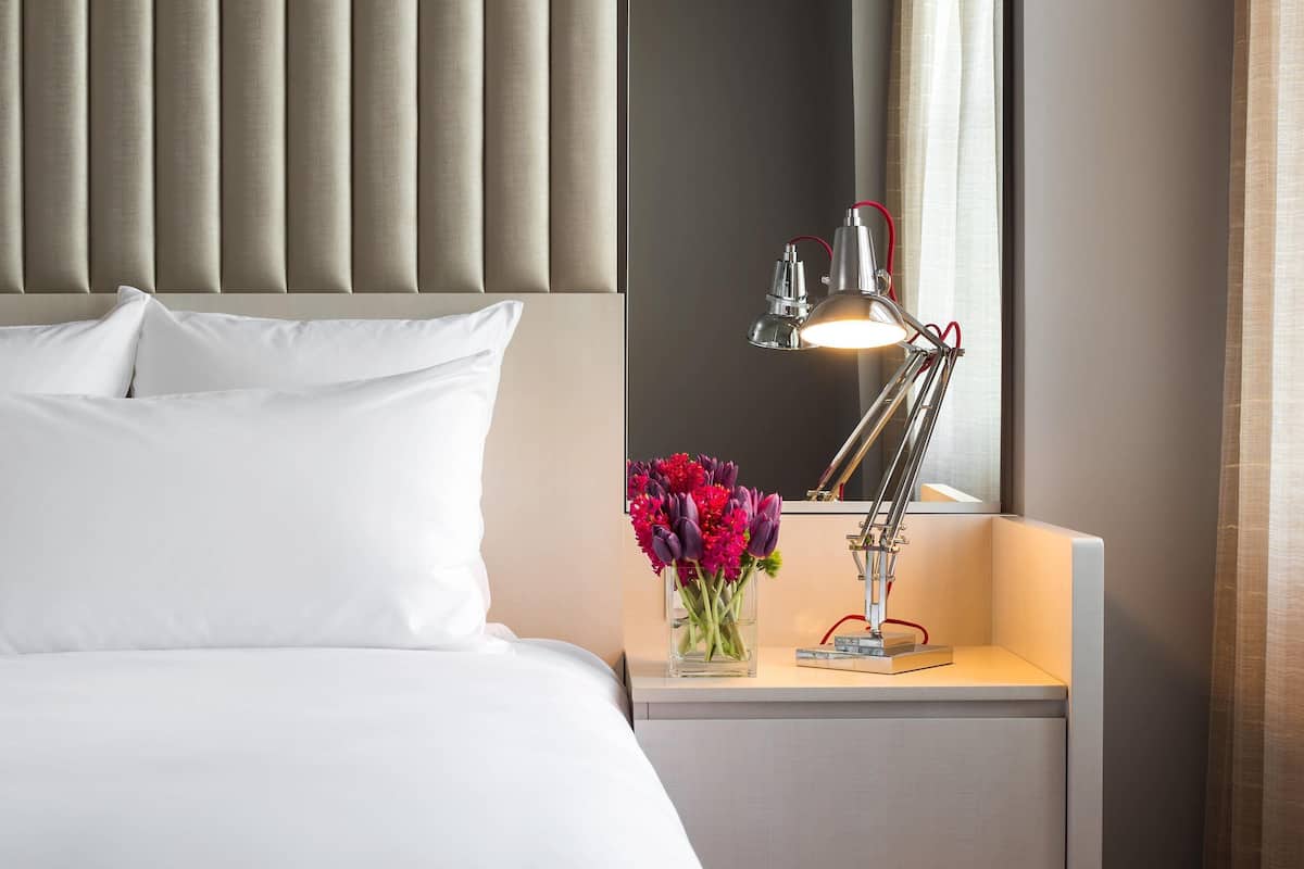 Deluxe Room, 1 King Bed | 1 bedroom, premium bedding, minibar, in-room safe