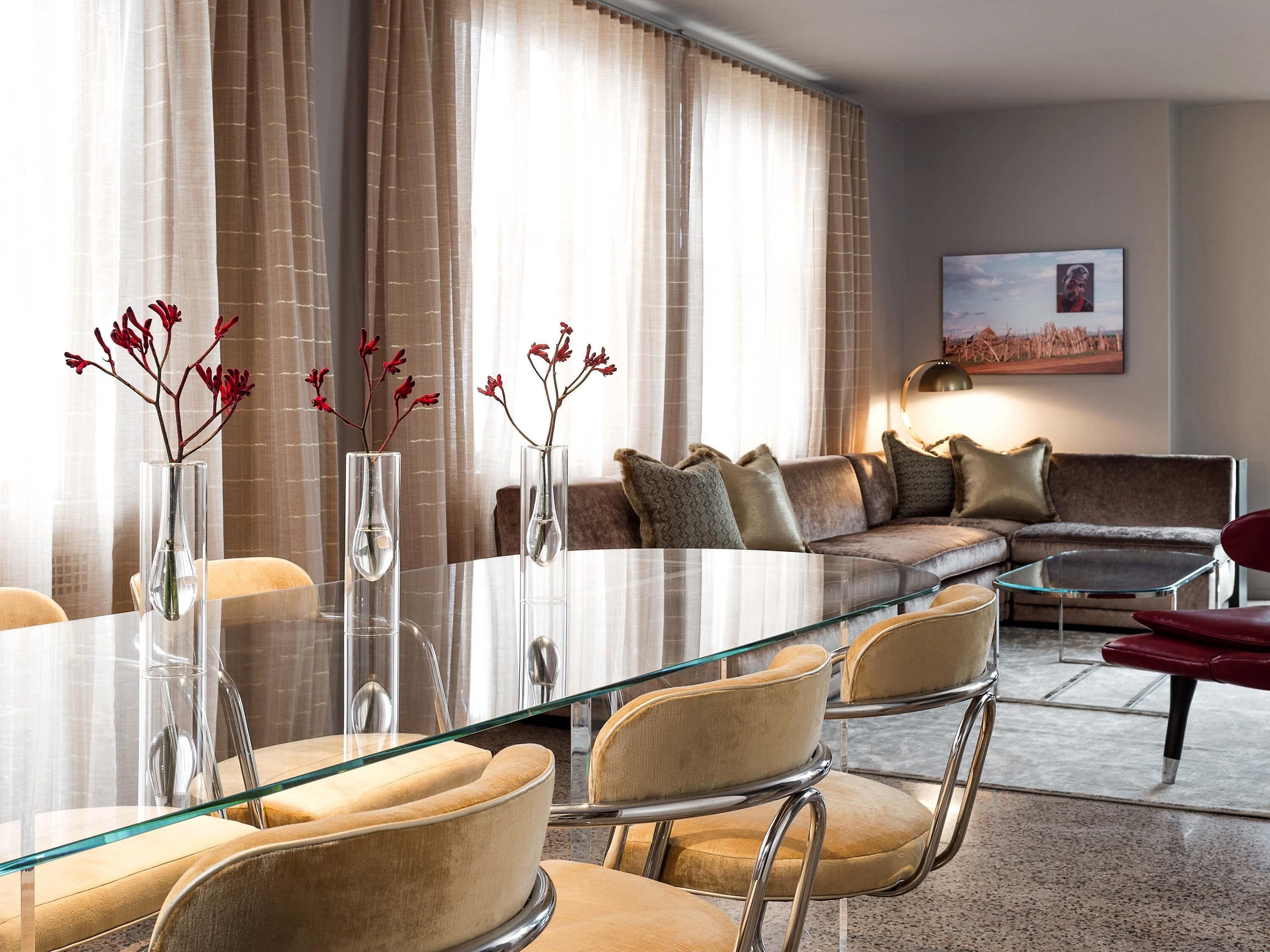 Ropa de cama de alta calidad y minibar 