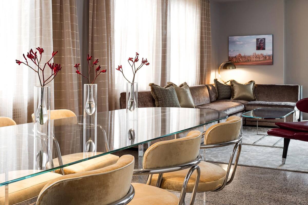Suite (21C) | Premium bedding, minibar, in-room safe, blackout drapes