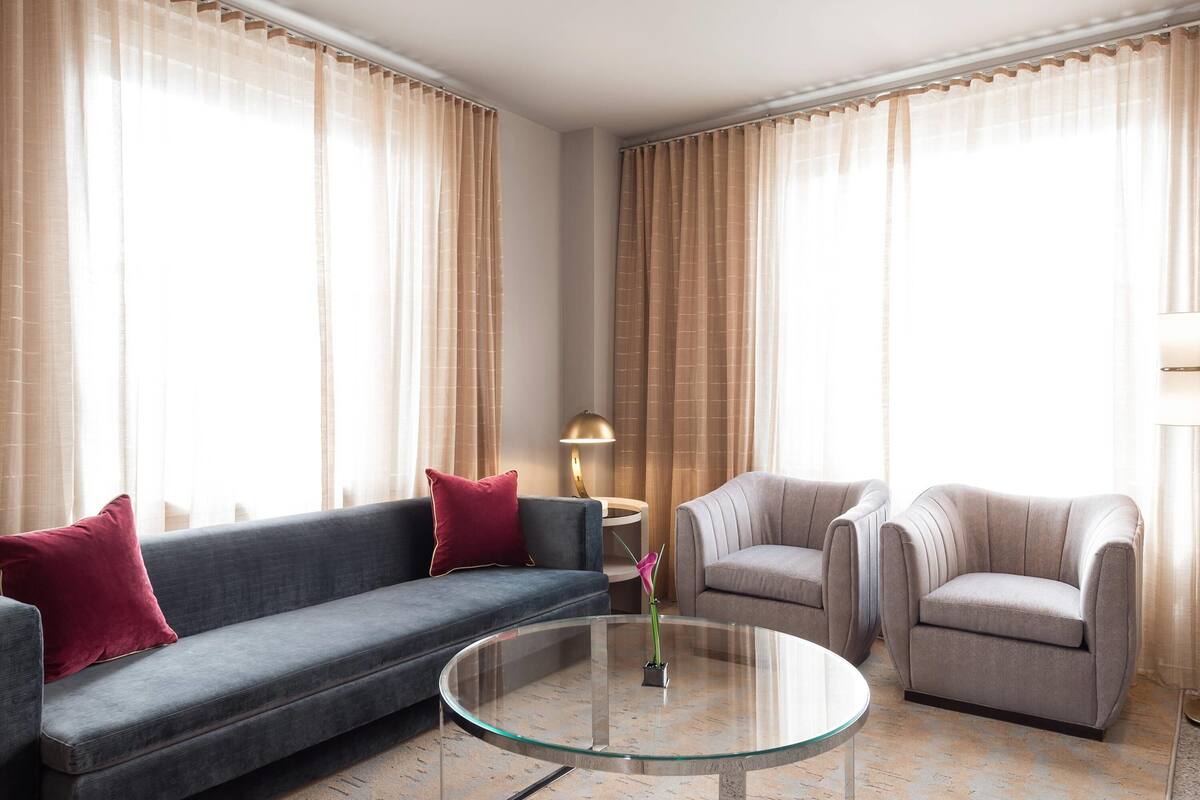 Suite, Terrasse | 1 Schlafzimmer, hochwertige Bettwaren, Minibar, Zimmersafe