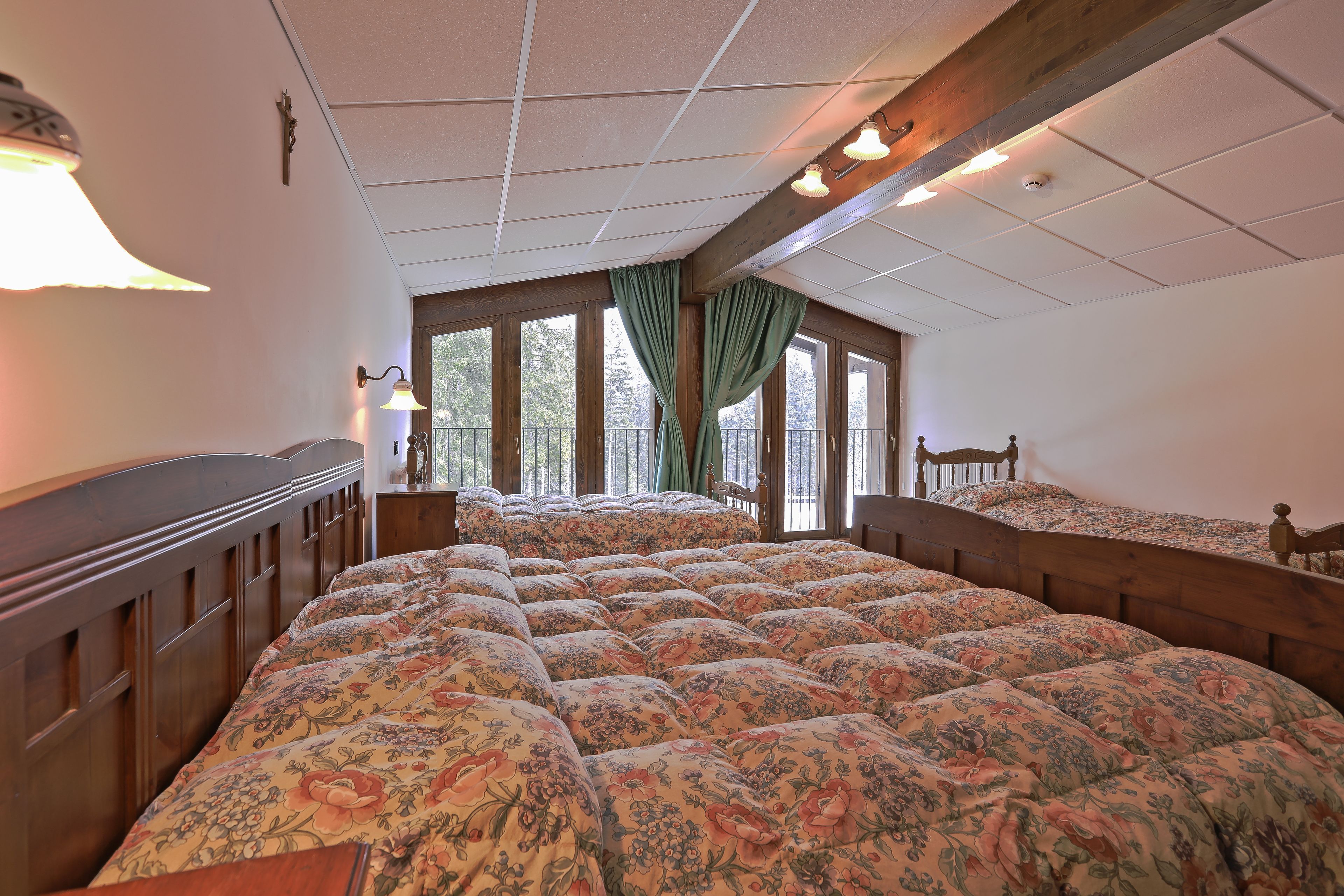 hypo-allergenic bedding, in-room safe, bed sheets