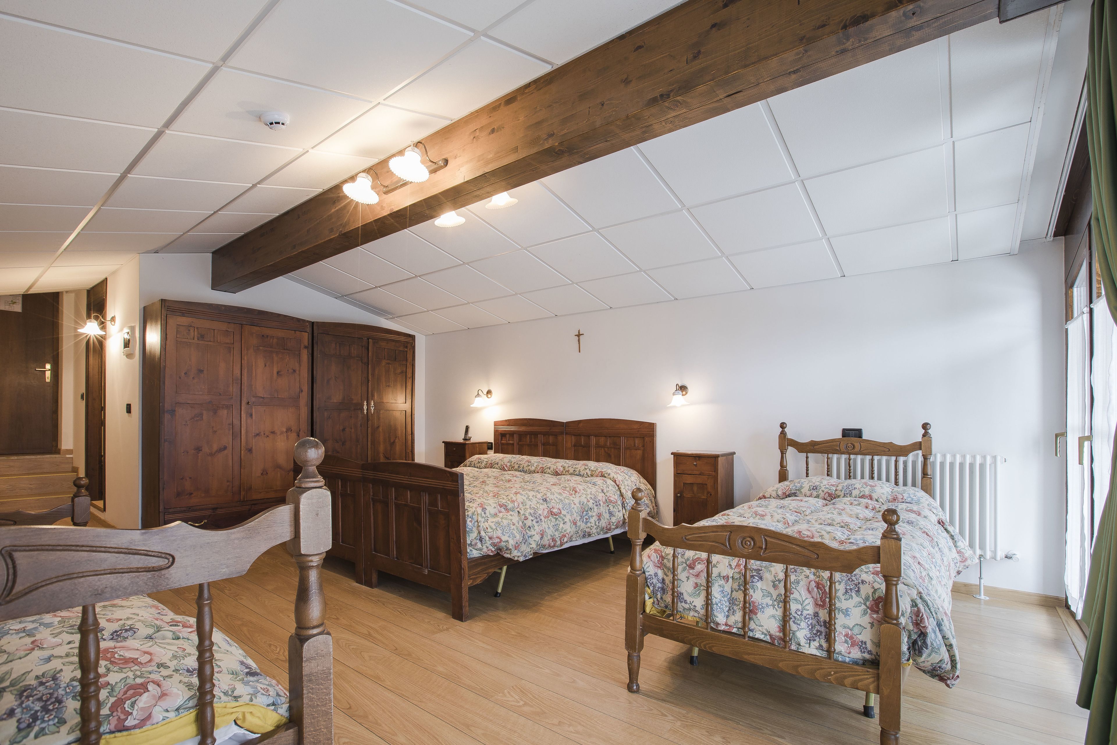 hypo-allergenic bedding, in-room safe, bed sheets