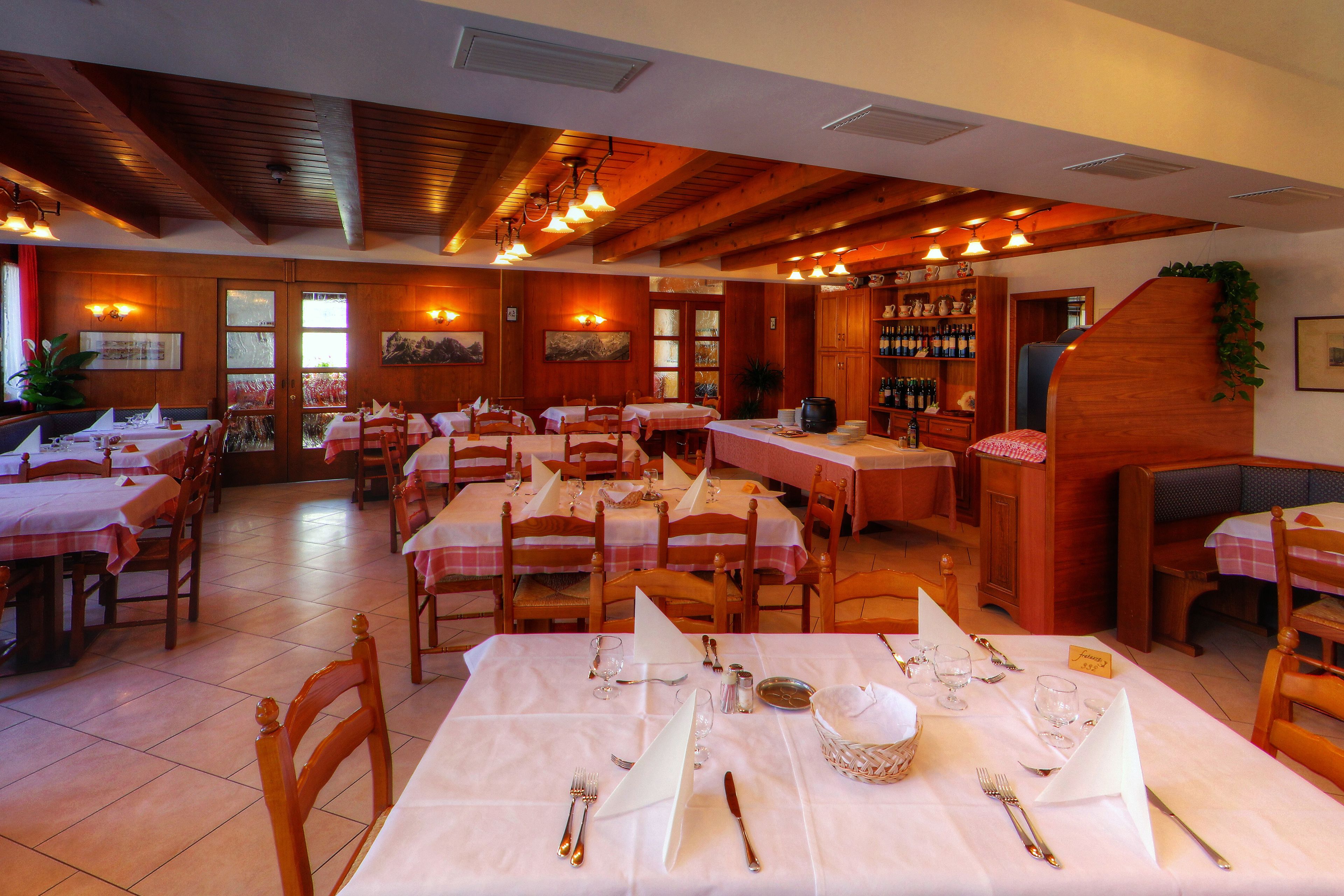 Lunch and dinner served, Italian cuisine