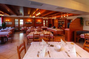 Se sirven almuerzos y cenas, cocina italiana