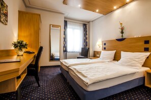 Quarto conforto | Roupas de cama premium, escrivaninha, quartos à prova de som