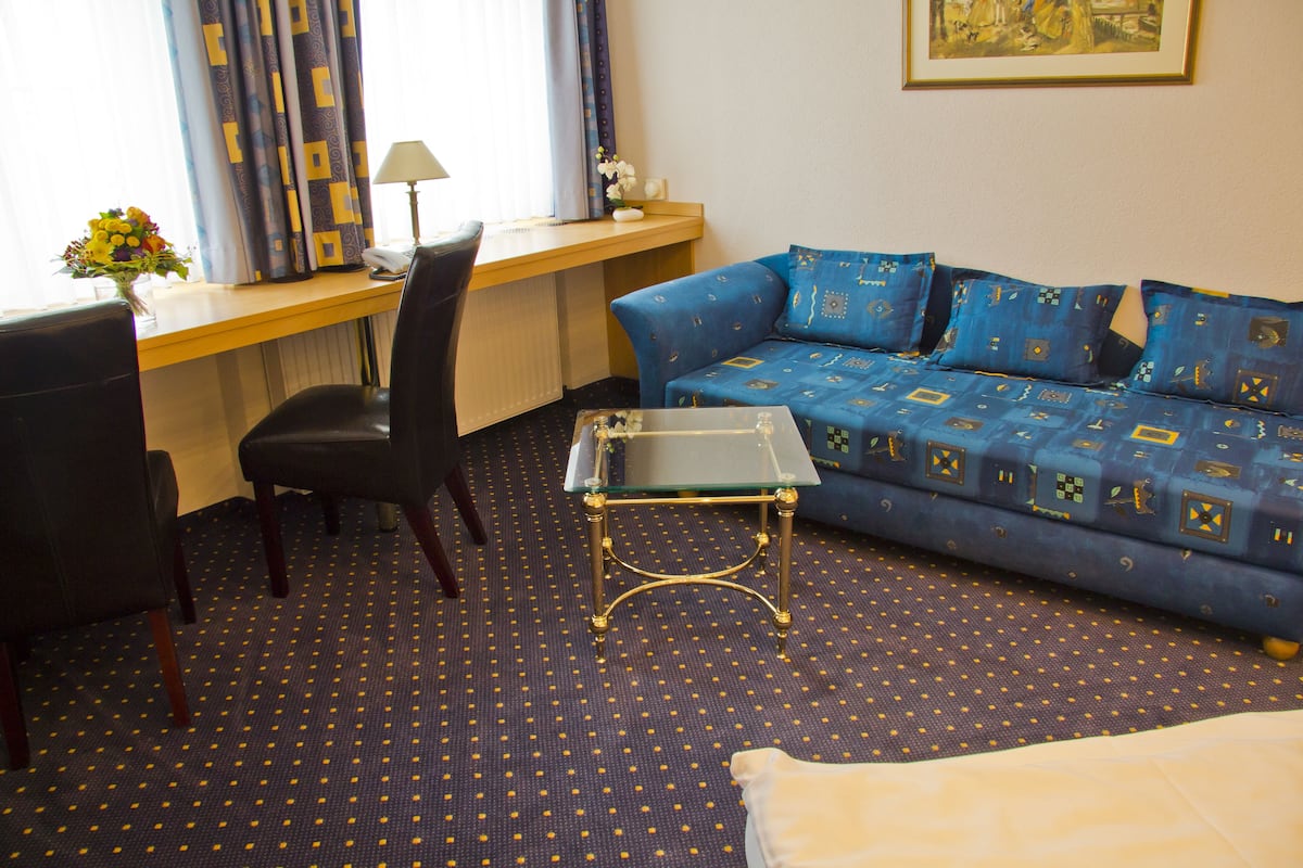 Superior Room | Living area | Flat-screen TV