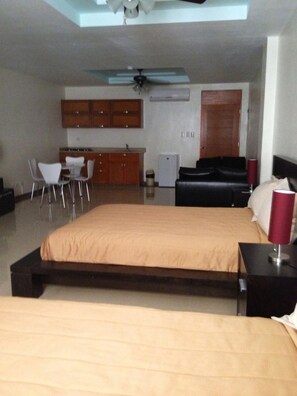Premium bedding, in-room safe, free WiFi, bed sheets - Aparta Hotel Roma II (Santo Domingo)