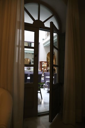 In-room safe, individually decorated, iron/ironing board, free WiFi - B&B La Fonda Barranco (Jerez de la Frontera)