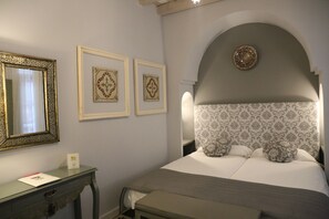 Caja de seguridad en la habitación y decoración personalizada