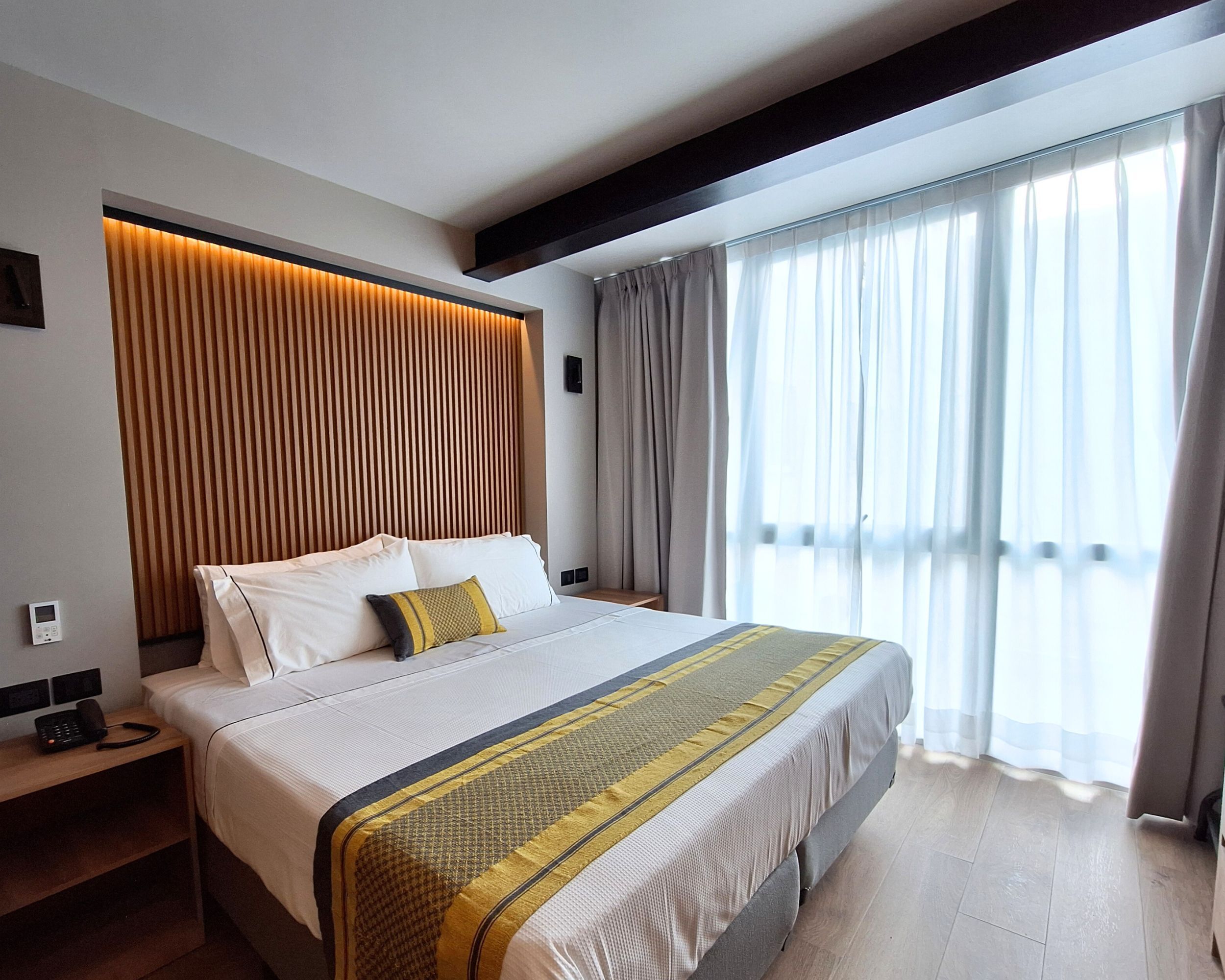 Habitación estándar, 1 cama King size, cocineta | Caja de seguridad en la habitación, escritorio y insonorización 