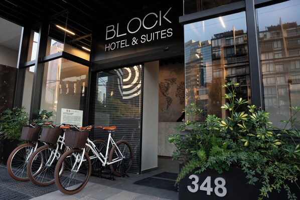Front of property - Hotel Block Suites (Mexico City)
