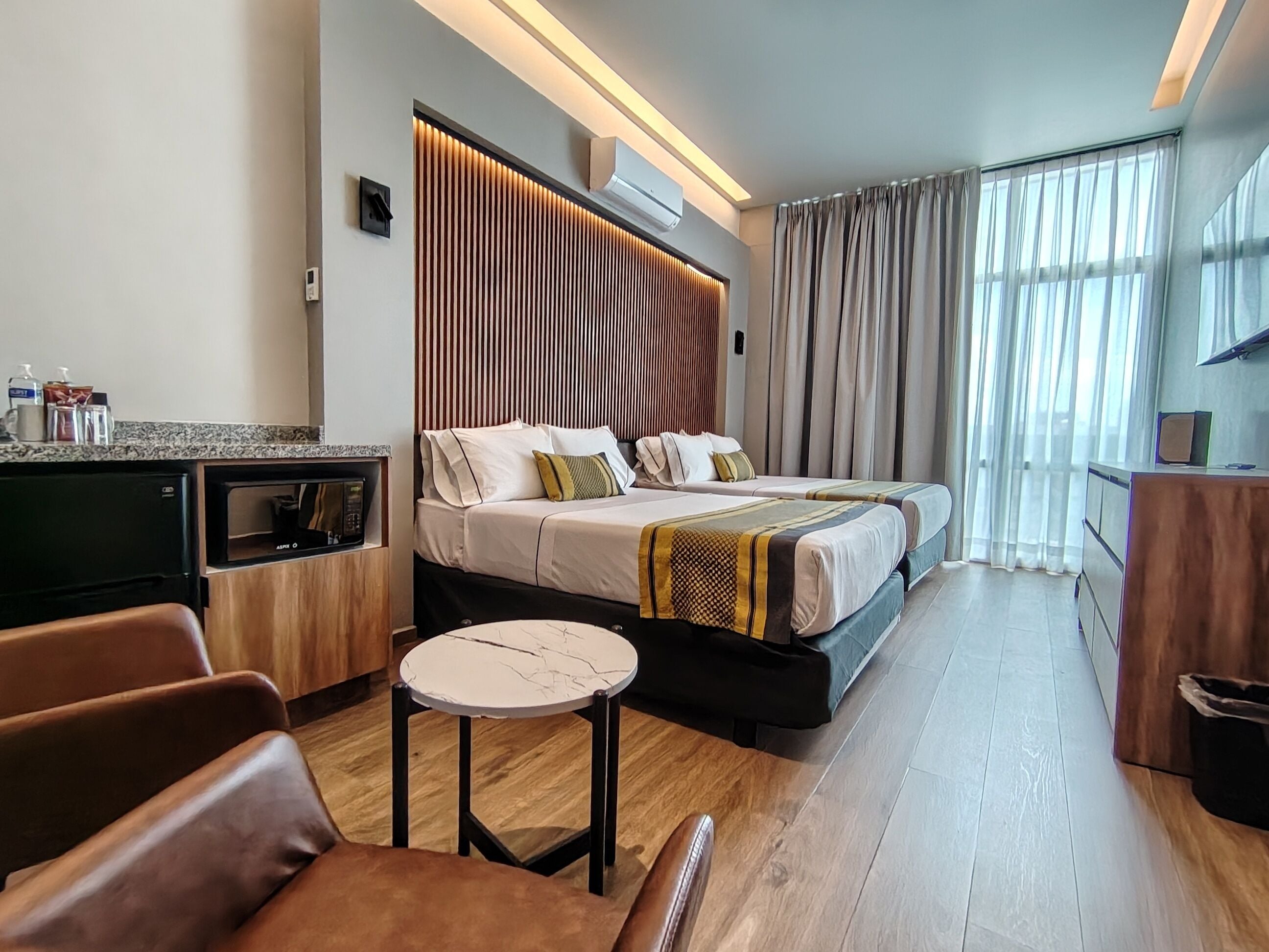 Deluxe Suite, City View
