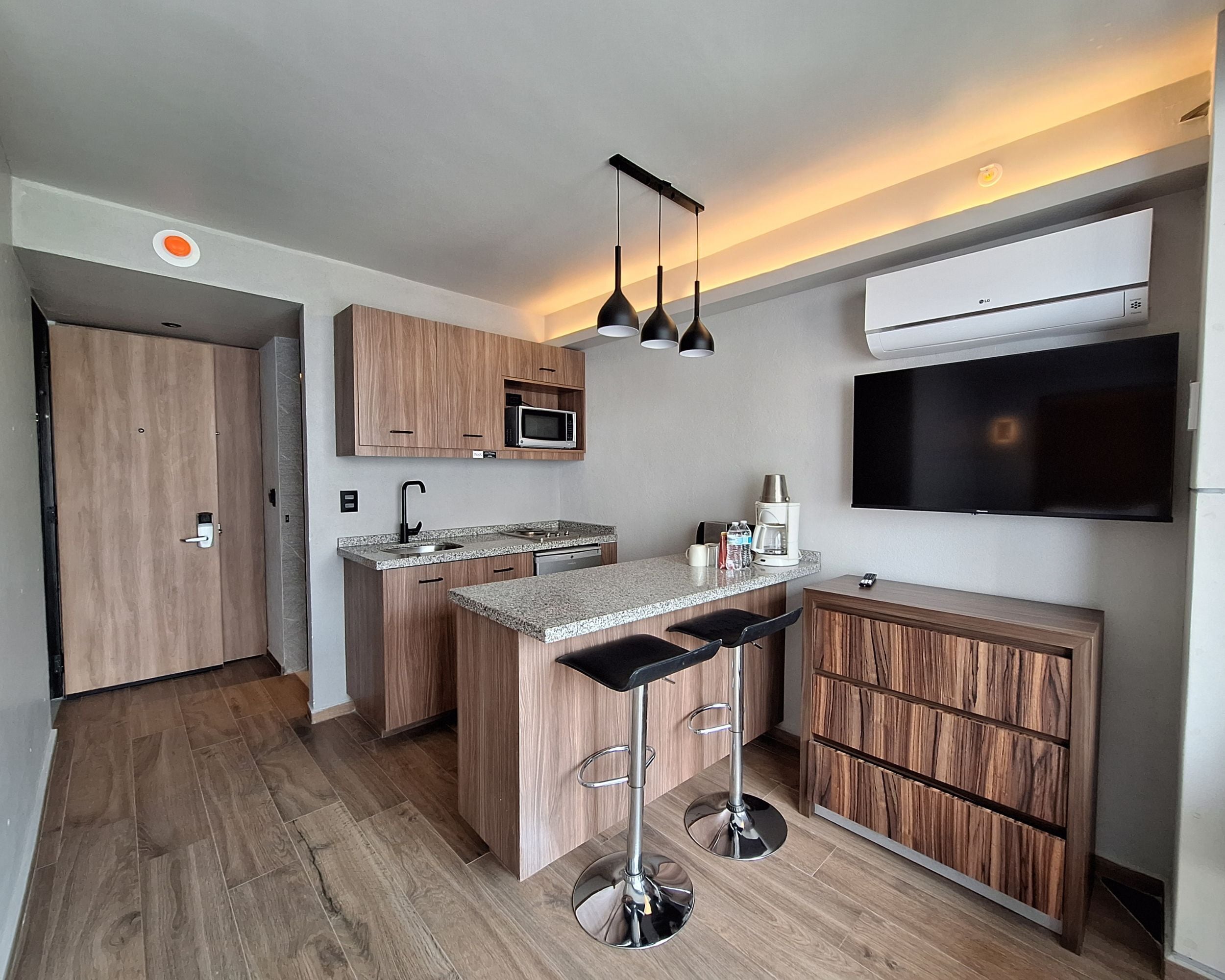 Habitación estándar, 1 cama King size, cocineta | Cocineta privada | Cafetera y tetera 