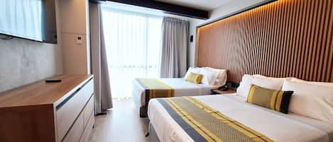 Caja de seguridad en la habitación y escritorio