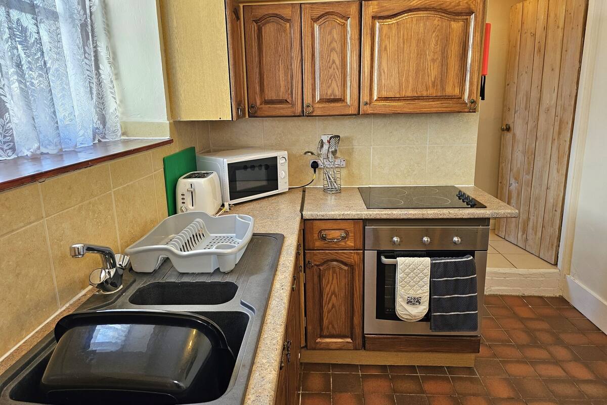 apartment, private bathroom | private kitchen