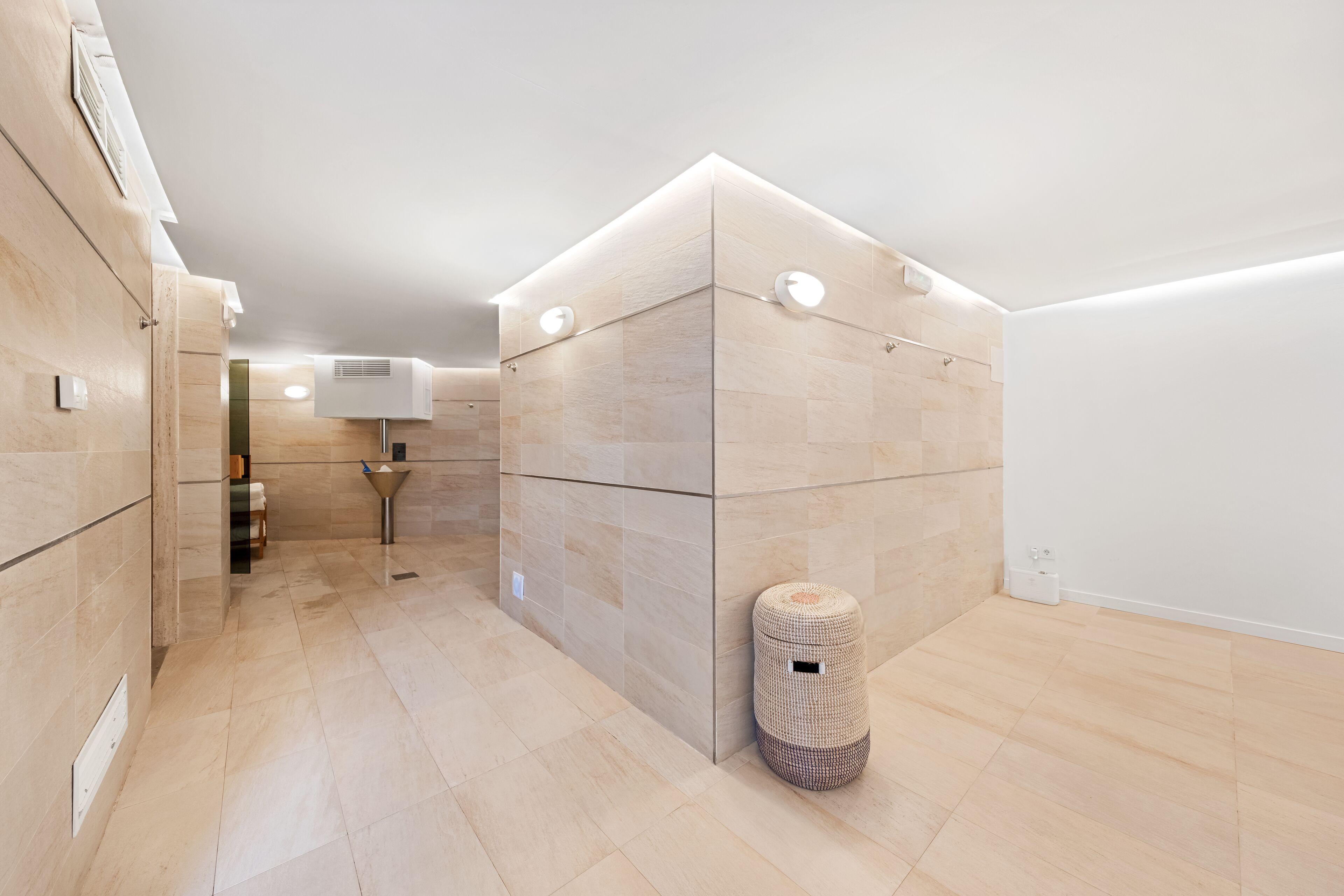 sauna, turkish bath/hammam, body treatments, hydrotherapy, body scrubs