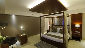 Suite | Premium bedding, minibar, in-room safe, desk