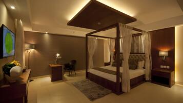 Suite | Premium bedding, minibar, in-room safe, desk