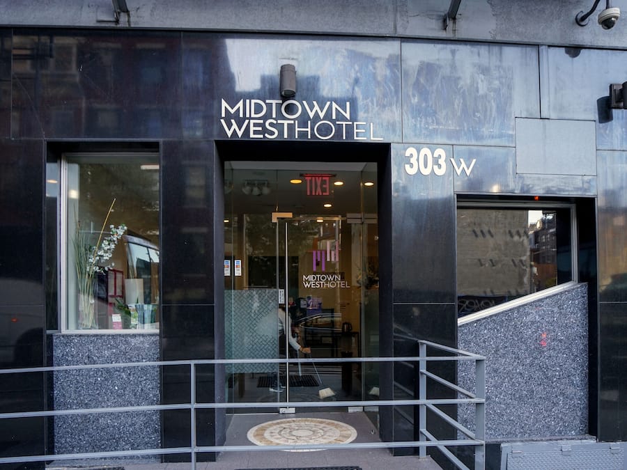 Pintu masuk hartanah