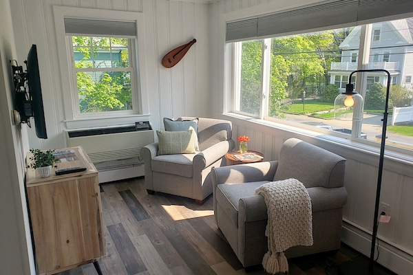 King Apartment | Desk, blackout curtains, soundproofing, free WiFi