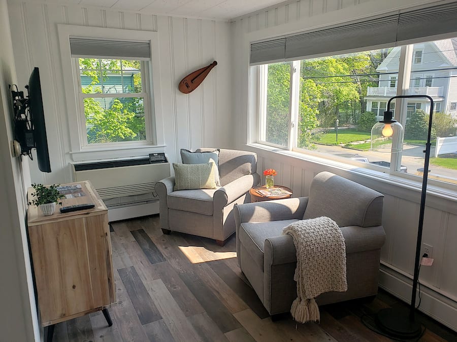 Escritorio, cortinas blackout, sistema de insonorización y wifi gratis