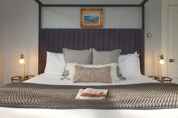 2 King Suite | Desk, blackout drapes, soundproofing, free WiFi